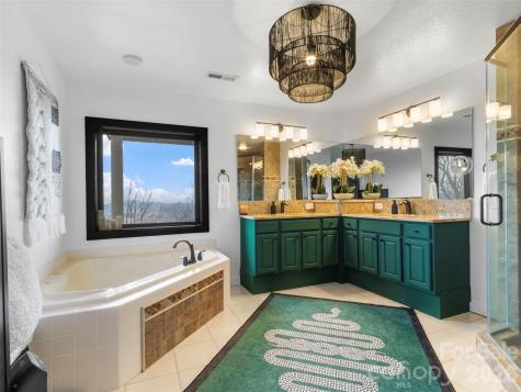 30 Club Villa Court Burnsville NC 28714