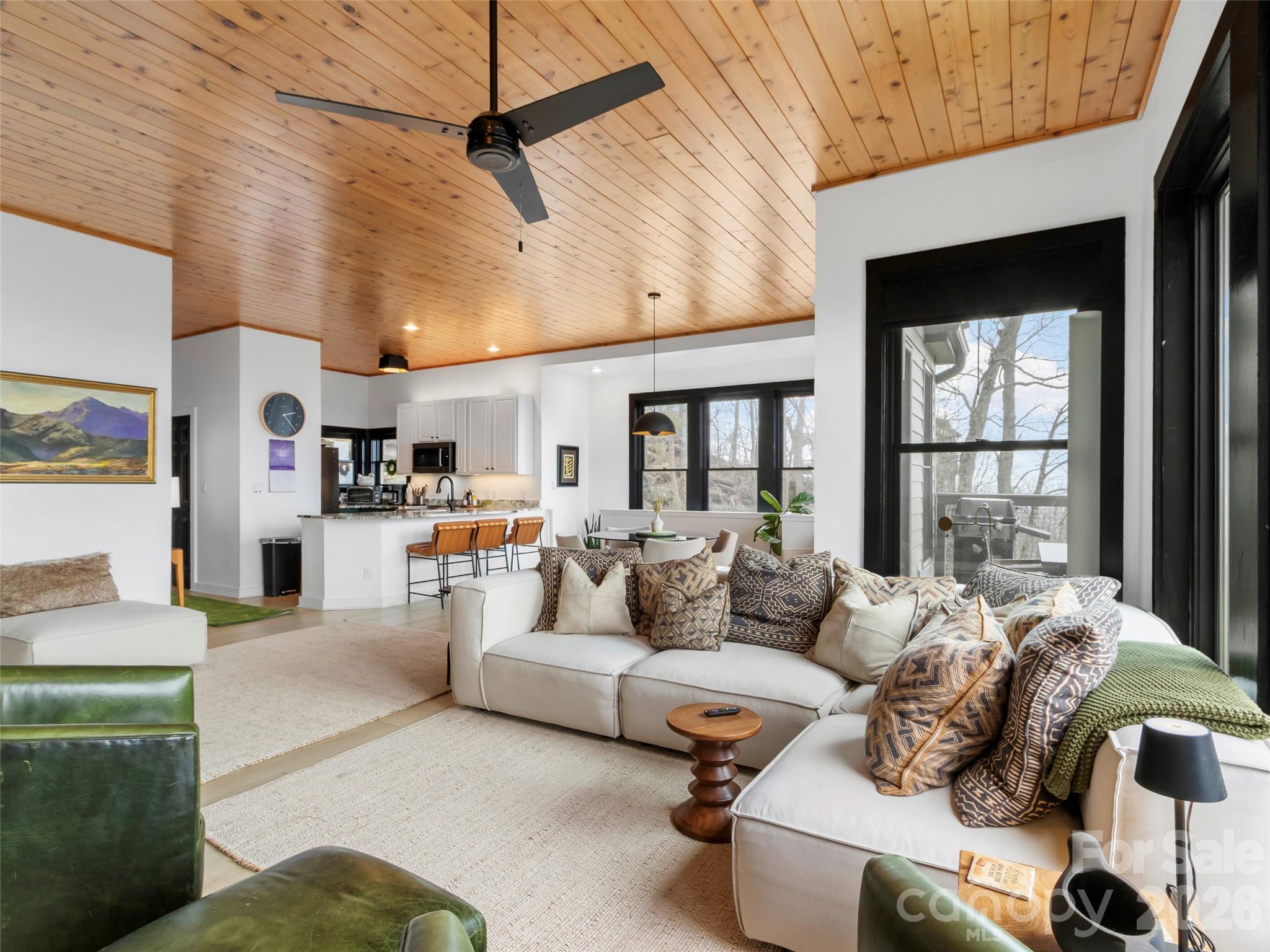 30 Club Villa Court Burnsville NC 28714