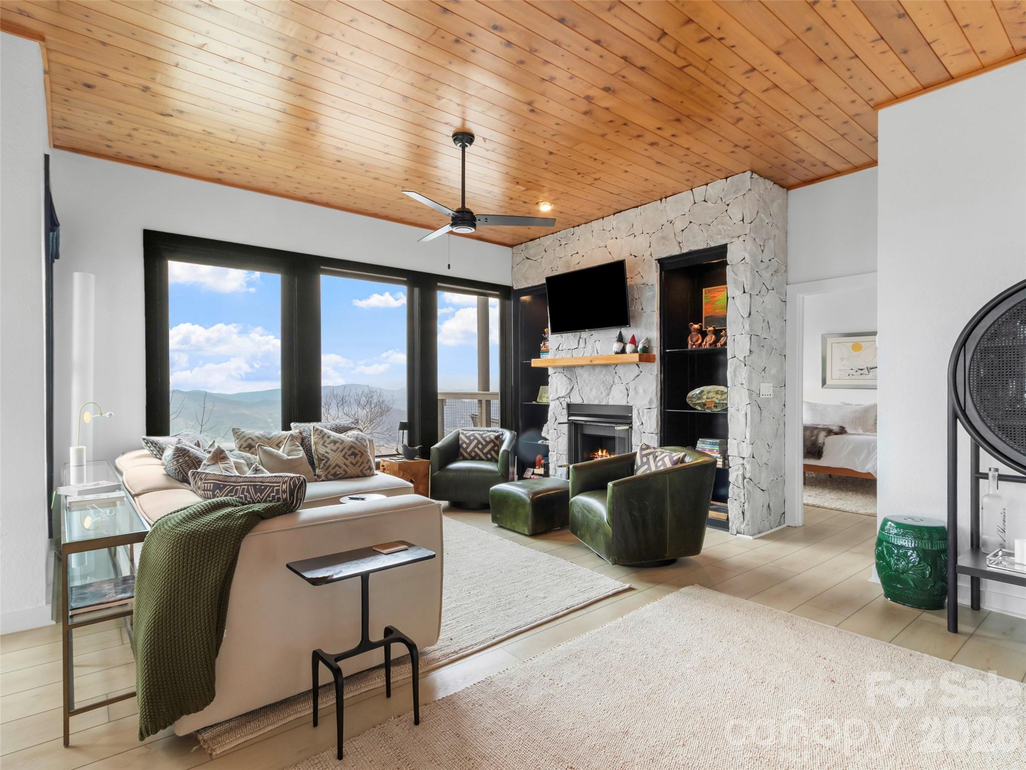 30 Club Villa Court Burnsville NC 28714