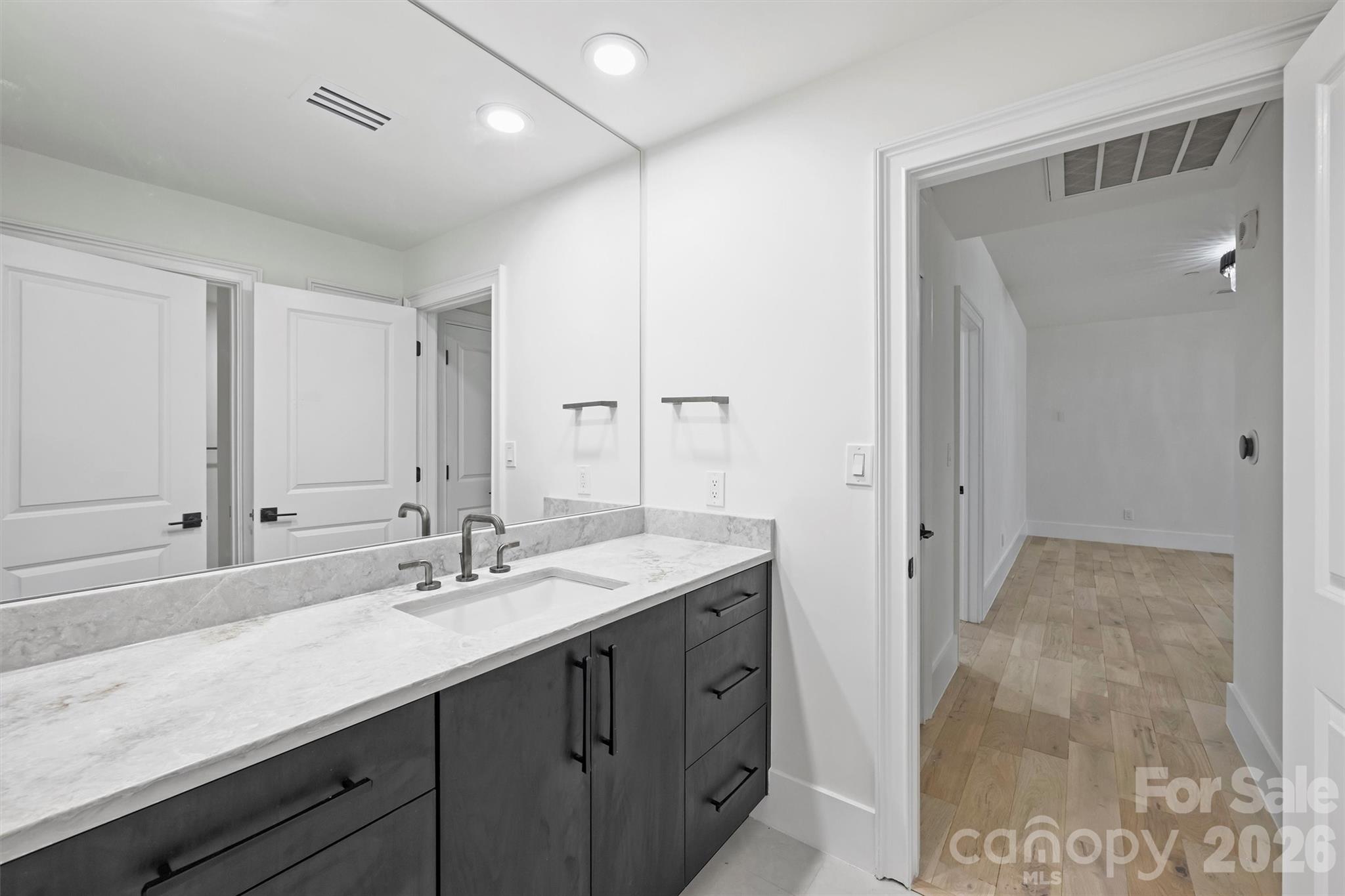 435 S Tryon Street Charlotte NC 28202