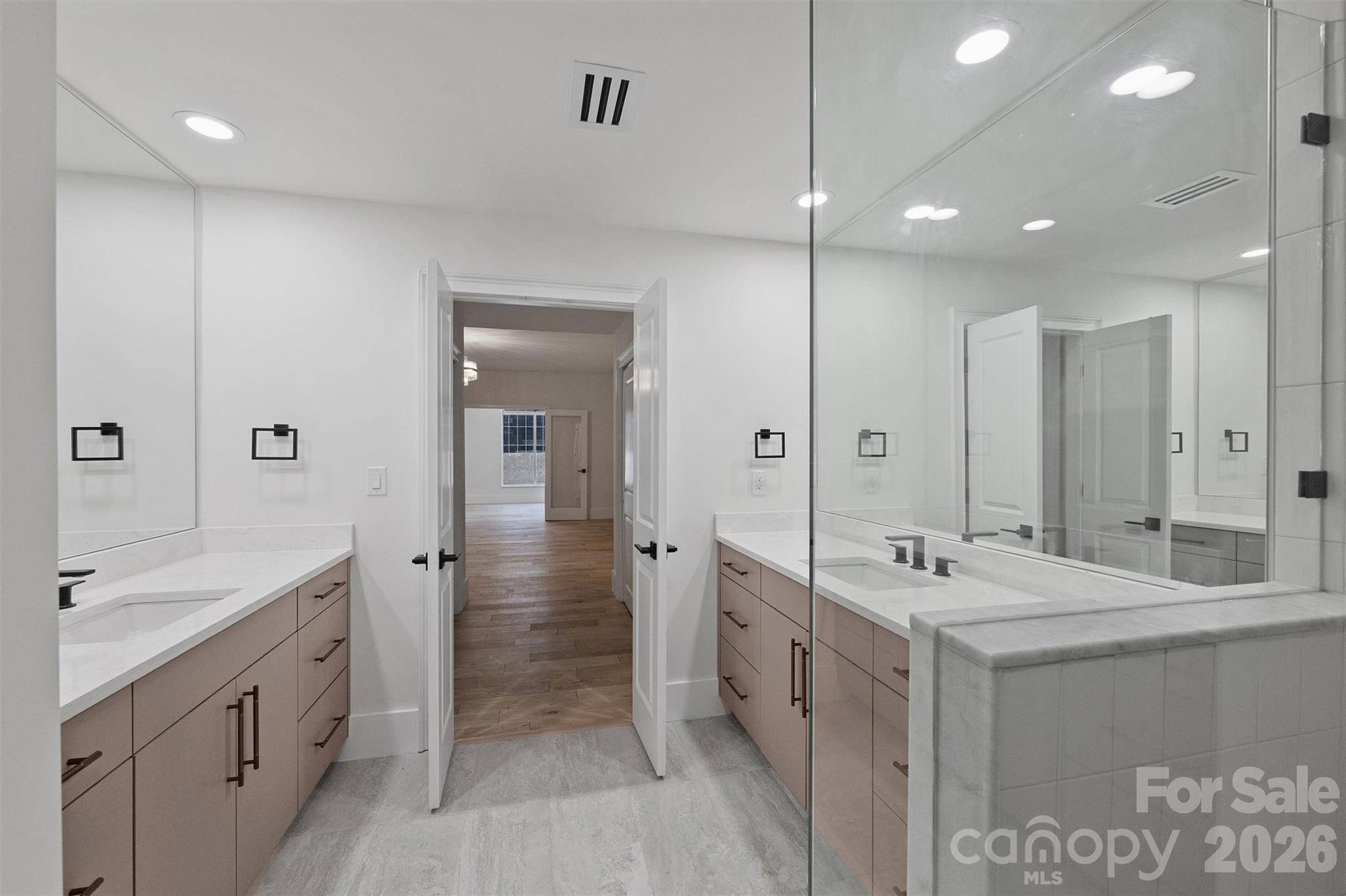 435 S Tryon Street Charlotte NC 28202