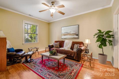 28 Trafalgar Circle Asheville NC 28805