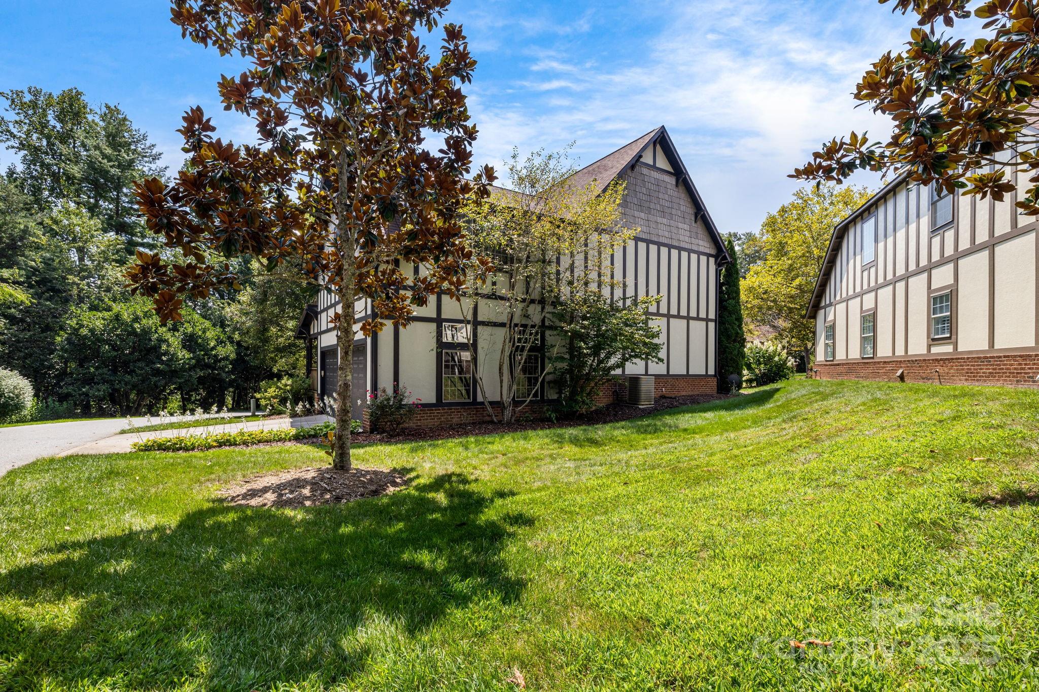 28 Trafalgar Circle Asheville NC 28805