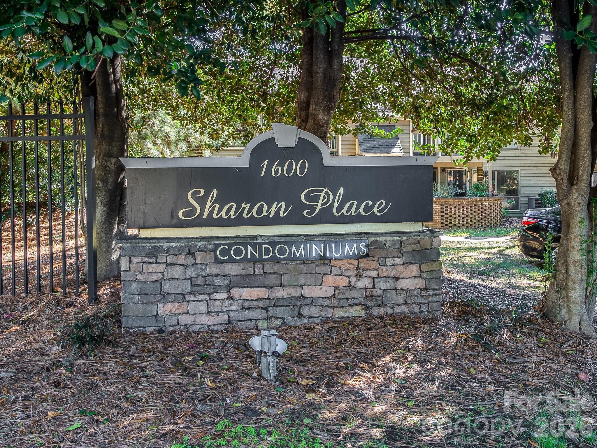 1612 Sharon Road W Charlotte NC 28210