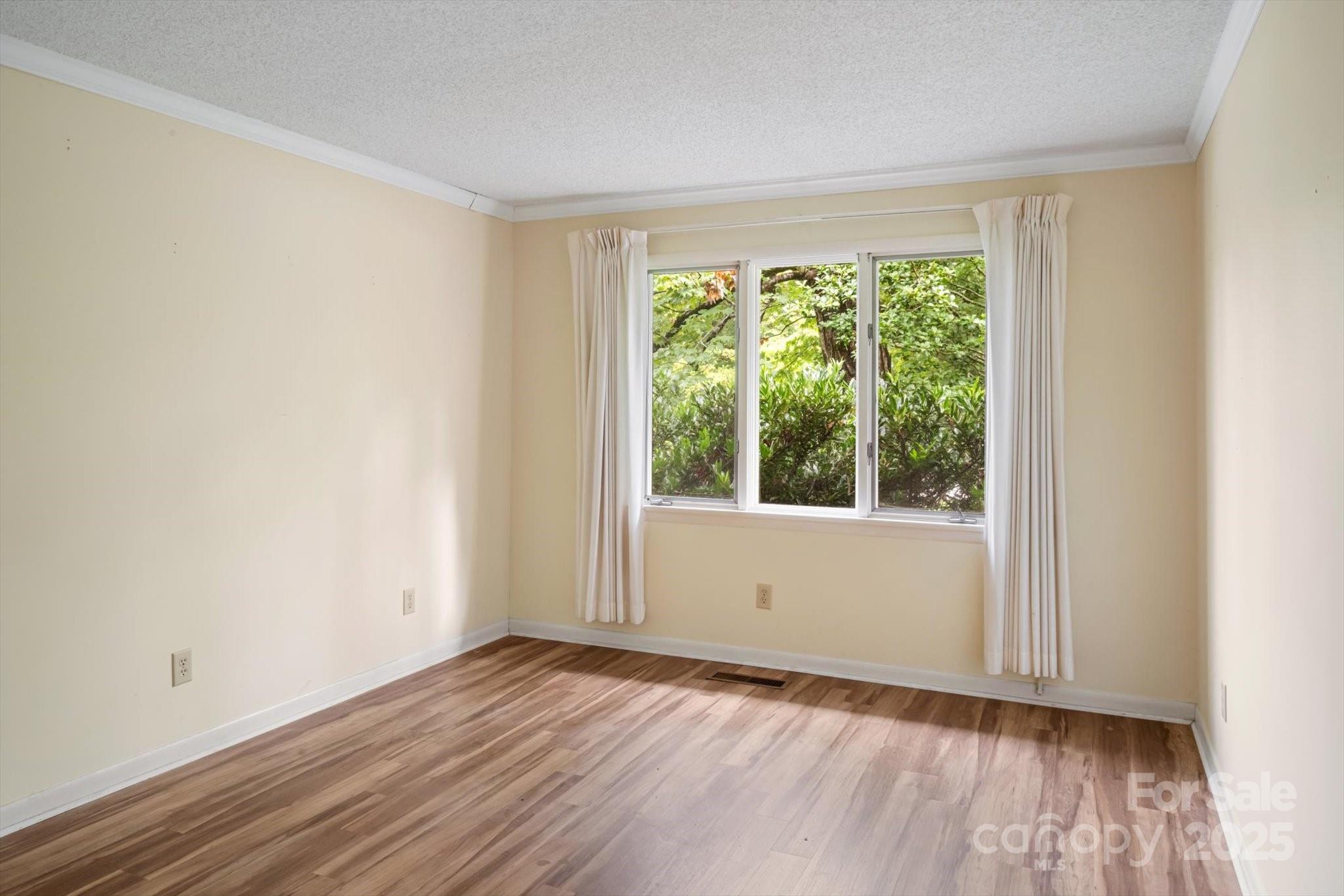 470 Crowfields Drive Asheville NC 28803
