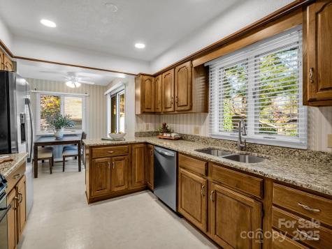 502 Live Oak Lane Hendersonville NC 28791