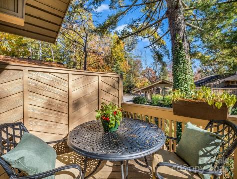 502 Live Oak Lane Hendersonville NC 28791