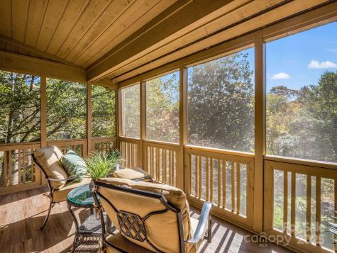 502 Live Oak Lane Hendersonville NC 28791