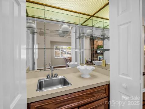 502 Live Oak Lane Hendersonville NC 28791