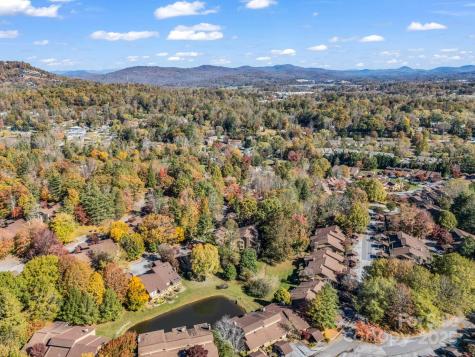 502 Live Oak Lane Hendersonville NC 28791