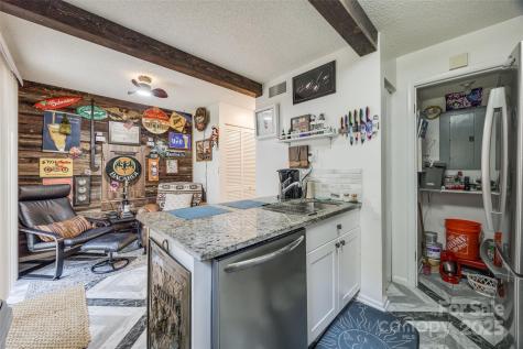 1060 Surry Lane Gastonia NC 28054