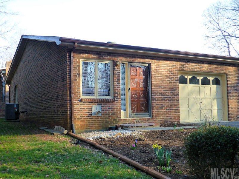 1049 7th Street Ne Hickory NC 28601