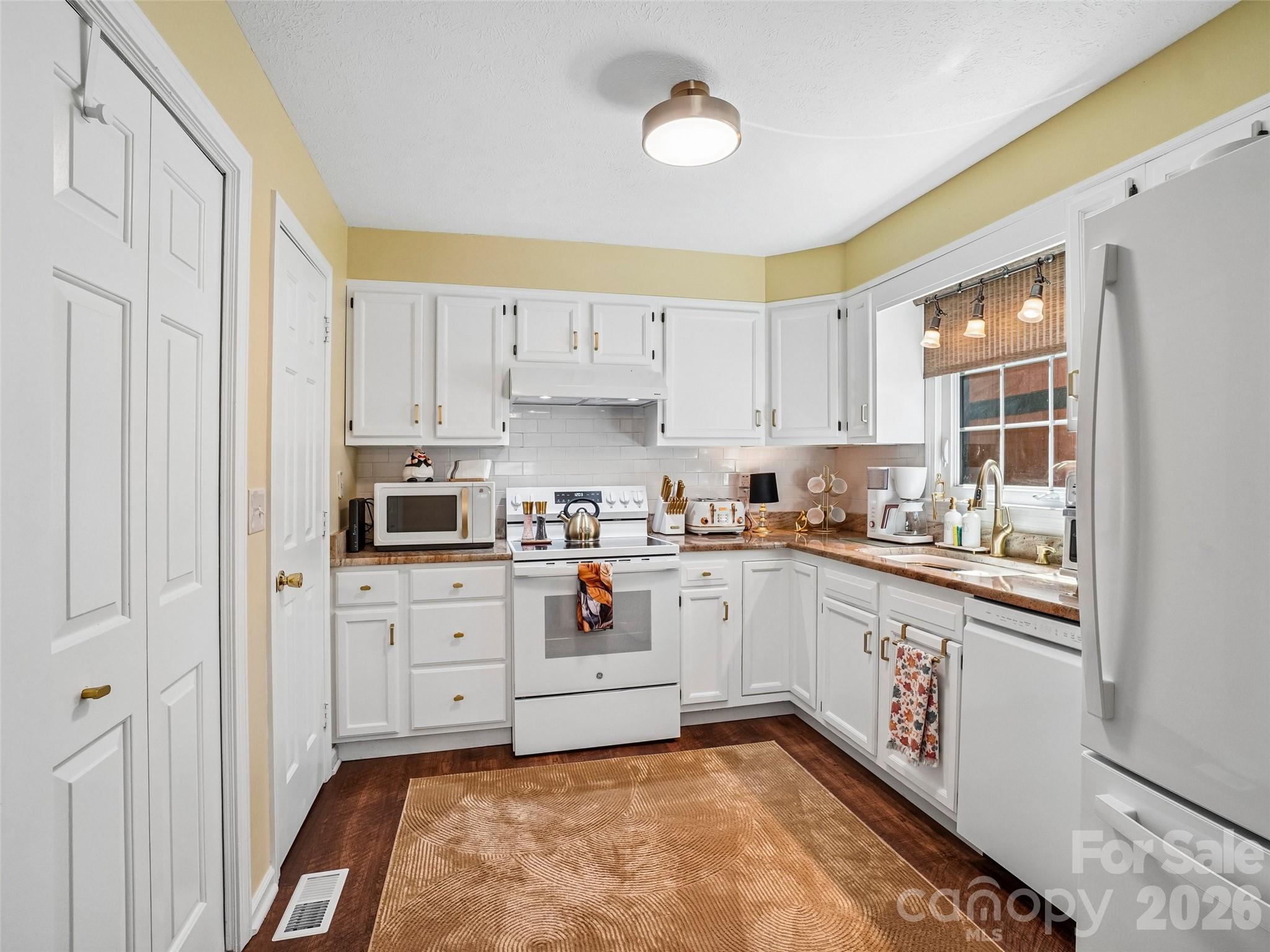 1737 Haywood Manor Road Hendersonville NC 28791