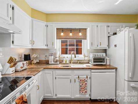 1737 Haywood Manor Road Hendersonville NC 28791