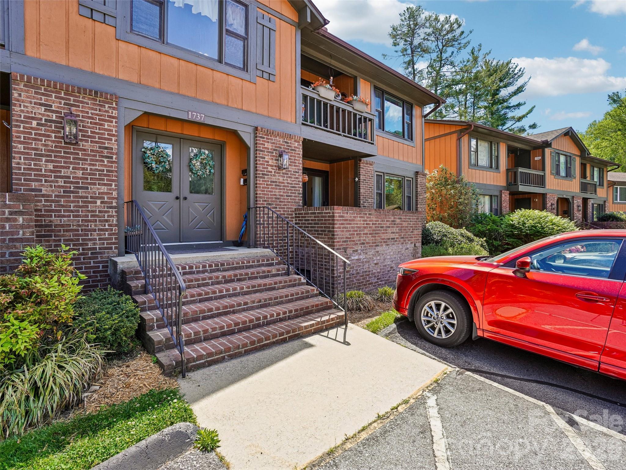 1737 Haywood Manor Road Hendersonville NC 28791