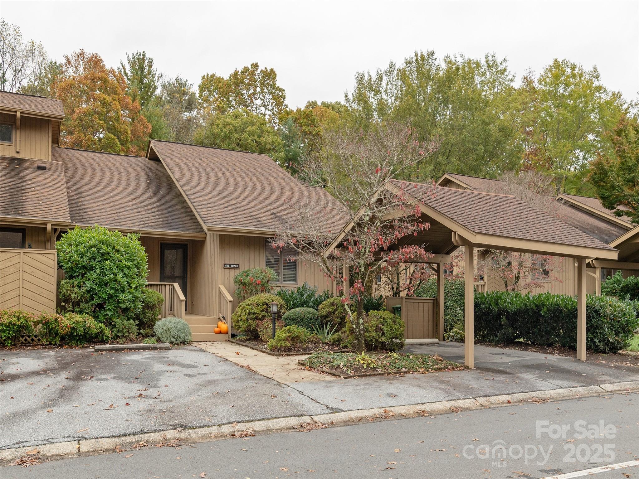 606 Red Oak Drive Hendersonville NC 28791