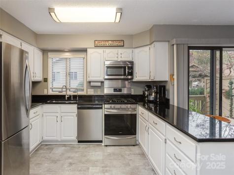 606 Red Oak Drive Hendersonville NC 28791