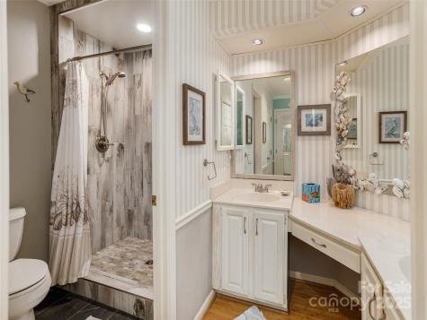 606 Red Oak Drive Hendersonville NC 28791