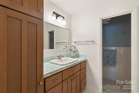 1300 Queens Road Charlotte NC 28207