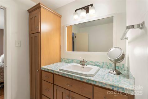 1300 Queens Road Charlotte NC 28207