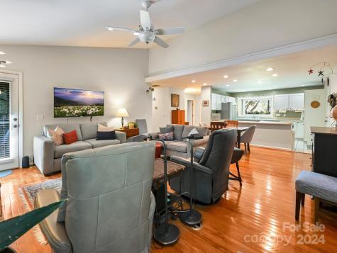 20 Foxglove Court Asheville NC 28805