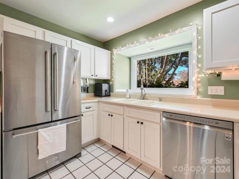 20 Foxglove Court Asheville NC 28805