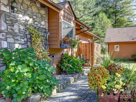 20 Foxglove Court Asheville NC 28805