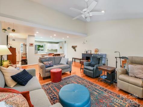 20 Foxglove Court Asheville NC 28805