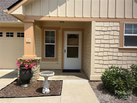 24 Gray Wolf Lane Hendersonville NC 28792