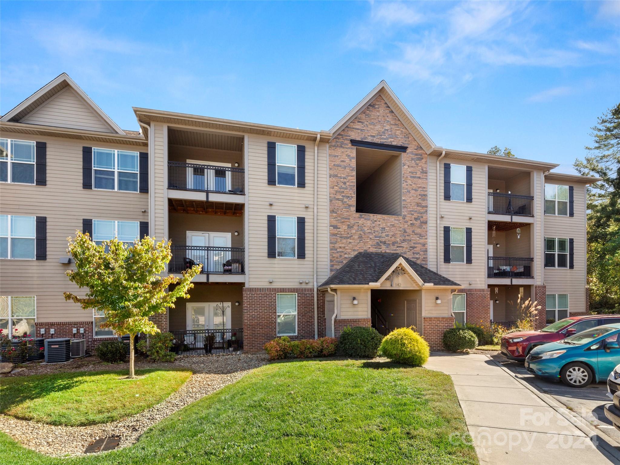 142 Brickton Village Circle Fletcher NC 28732