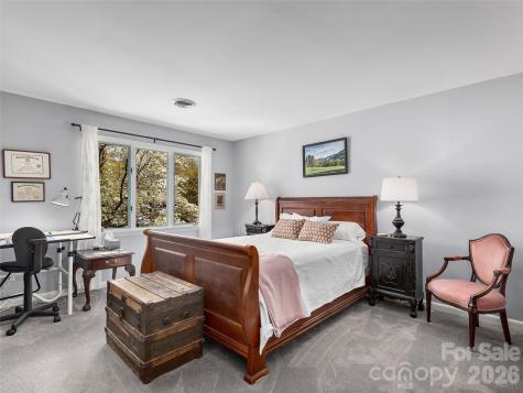 521 Crowfields Lane Asheville NC 28803