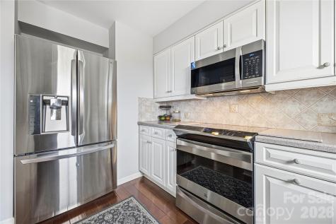1403 Fleetwood Plaza Hendersonville NC 28739