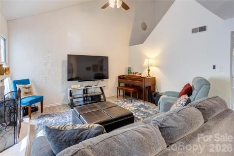 6608 Point Comfort Lane Charlotte NC 28226
