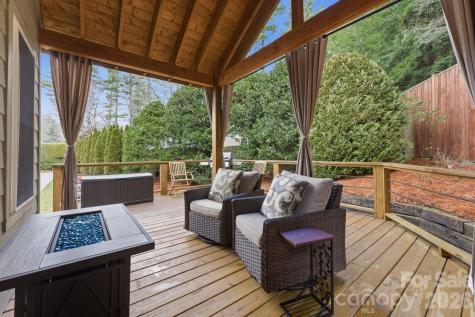 37 Coach Club Road Highlands NC 28741