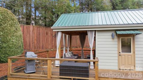 37 Coach Club Road Highlands NC 28741