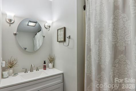 1601 Fleetwood Plaza Hendersonville NC 28739