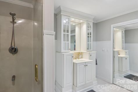 1601 Fleetwood Plaza Hendersonville NC 28739