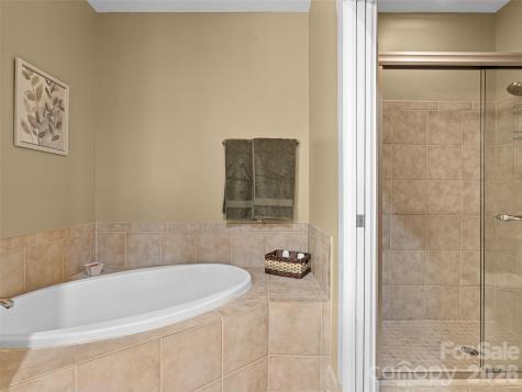9 Kenilworth Knoll Asheville NC 28805