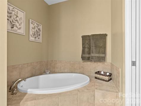 9 Kenilworth Knoll Asheville NC 28805
