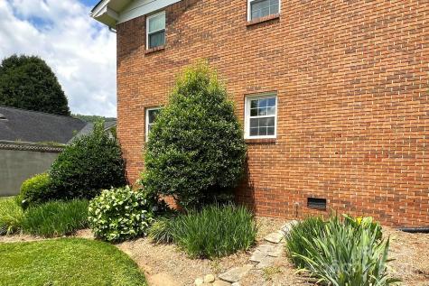 35 Capri Lane Hendersonville NC 28791