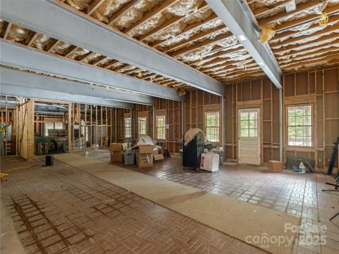 8826 Boylston Highway Mills River NC 28759