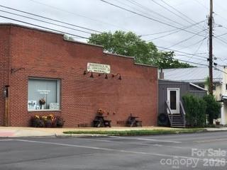 7 N Mitchell Avenue Bakersville NC 28705
