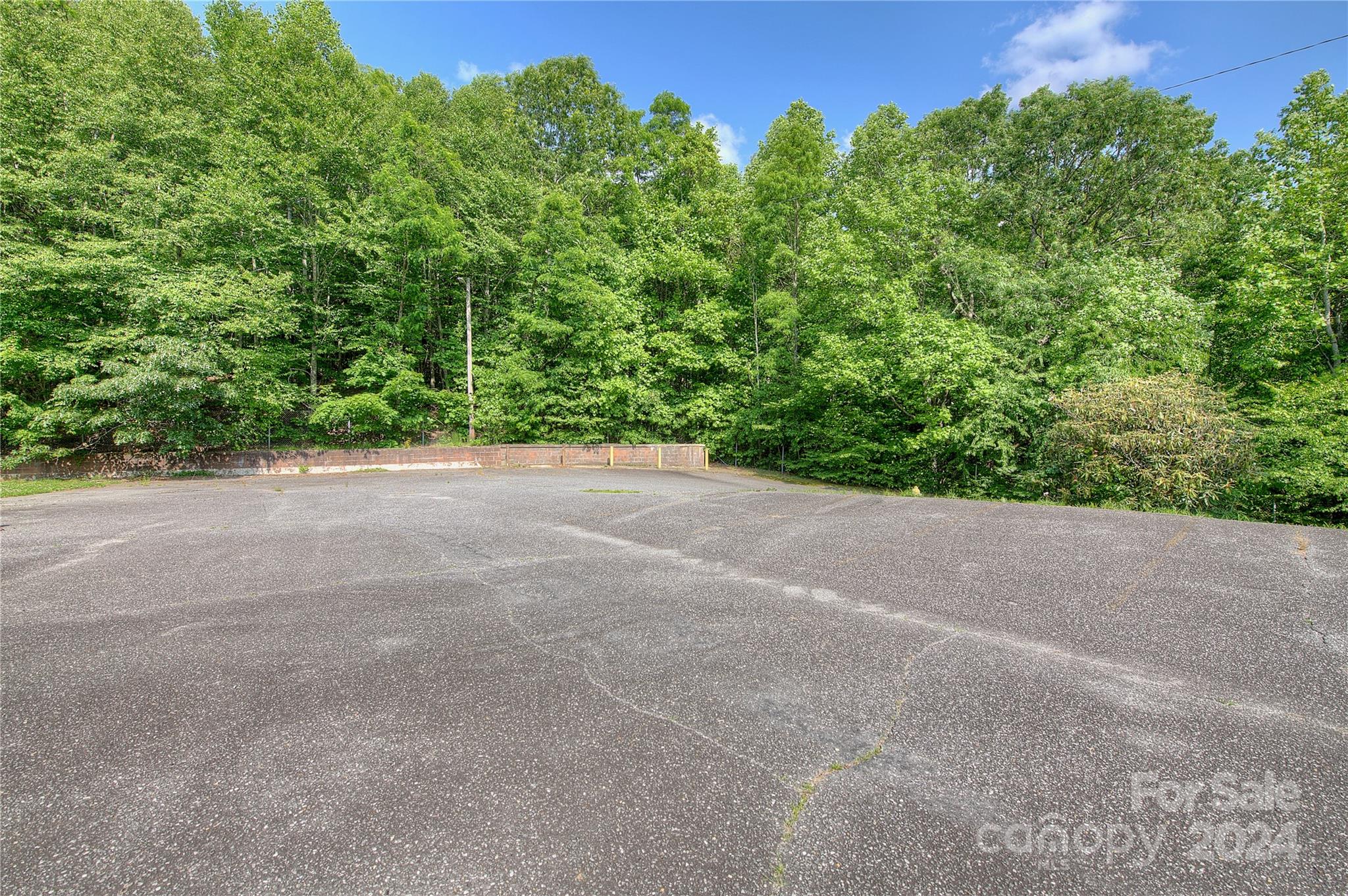 350 Henredon Road Spruce Pine NC 28777