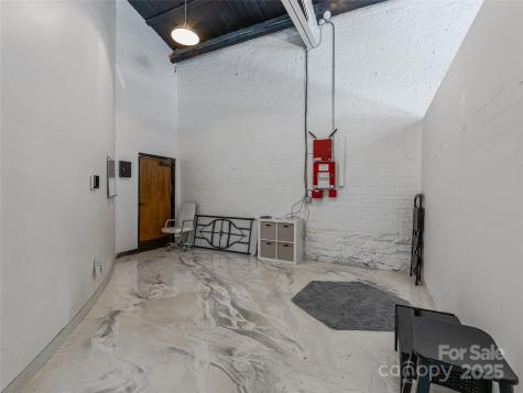 125 S Main Street Hendersonville NC 28792