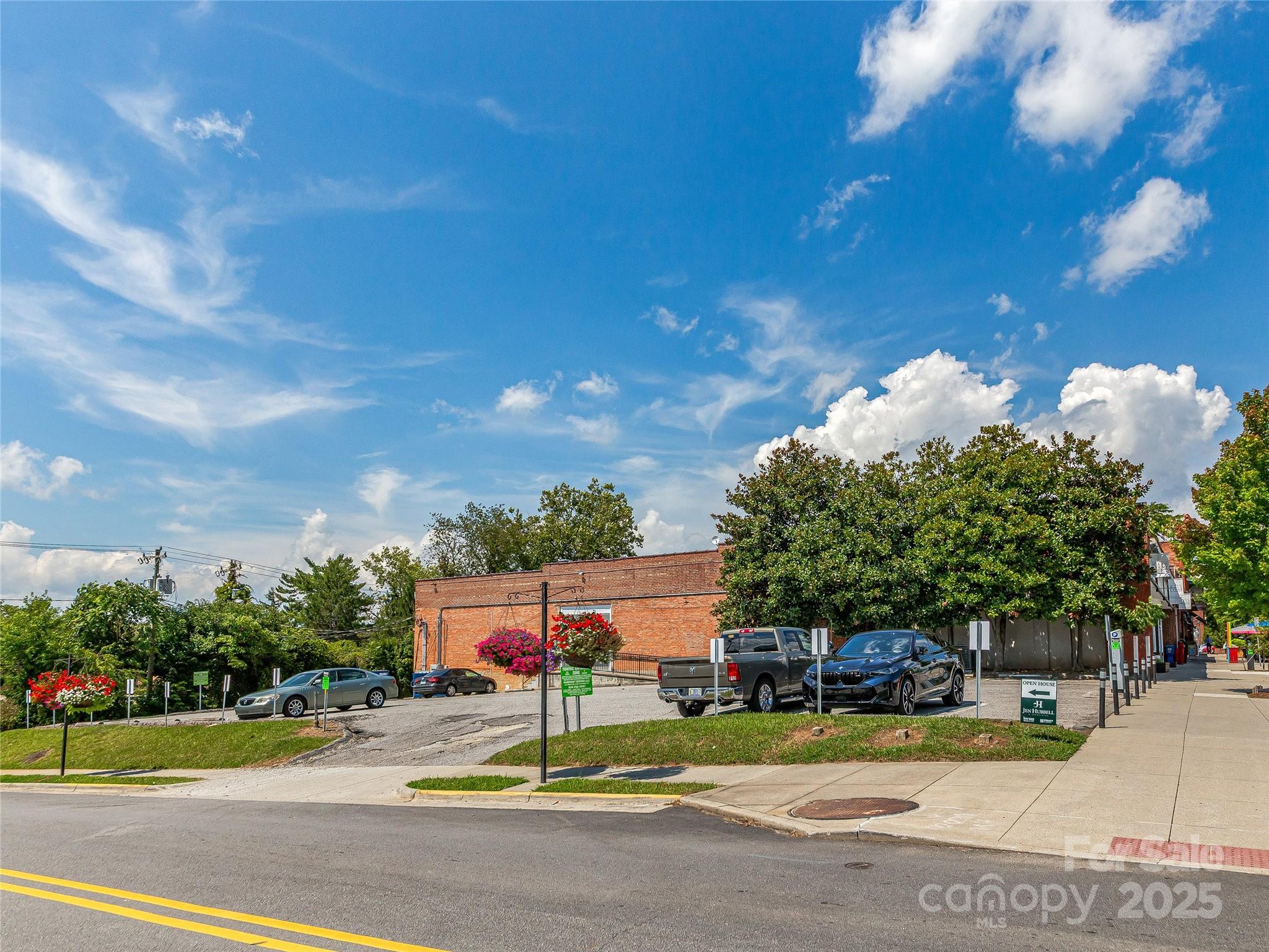 125 S Main Street Hendersonville NC 28792