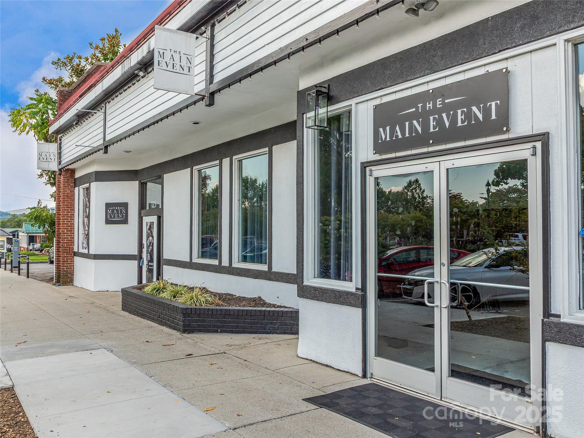 125 S Main Street Hendersonville NC 28792