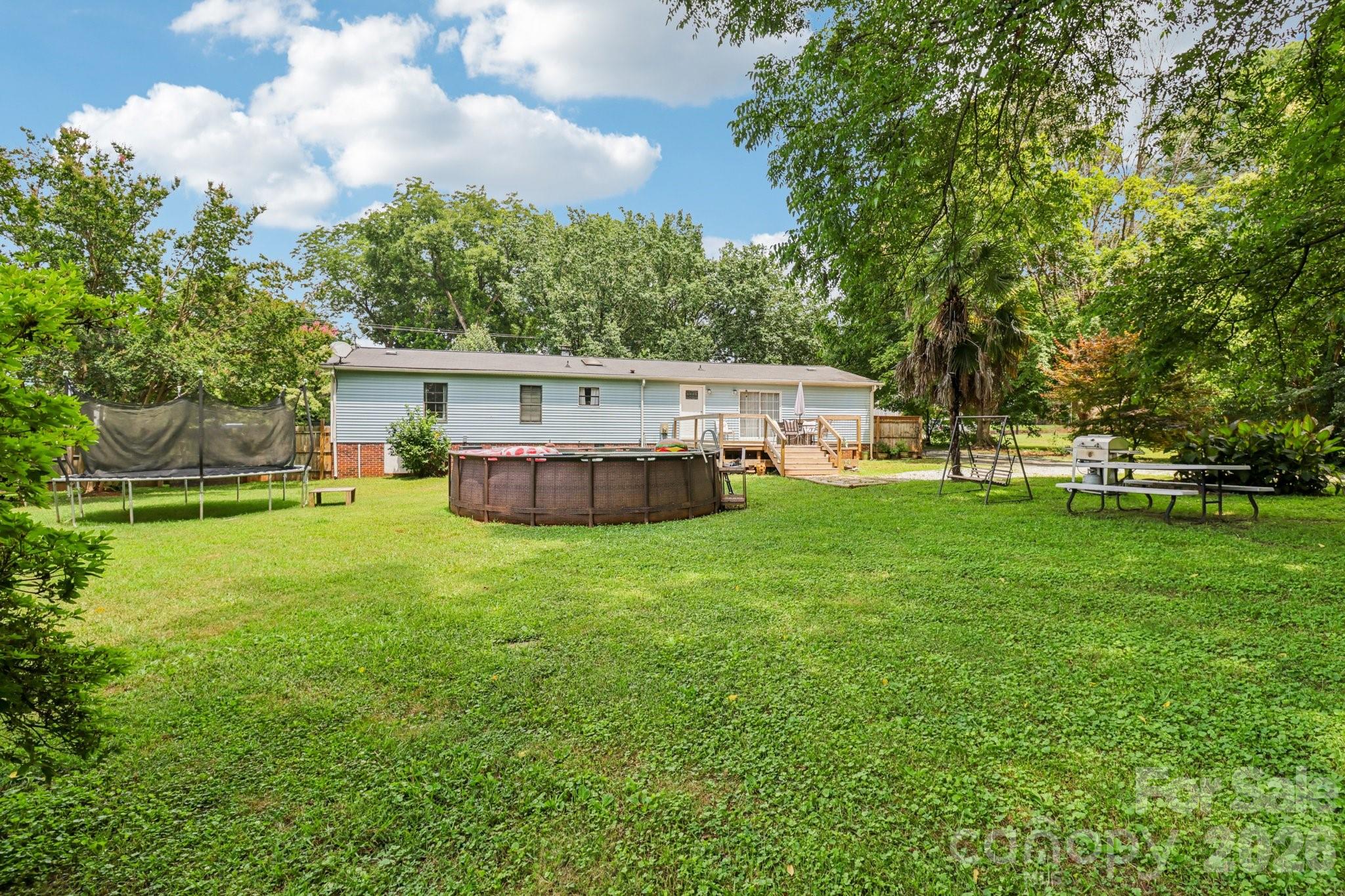 122 S Main Street New London NC 28127