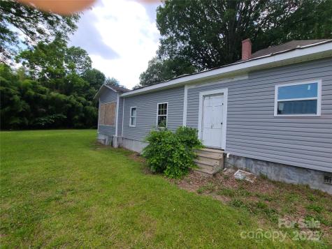 205 W 1st Street Lowell NC 28098