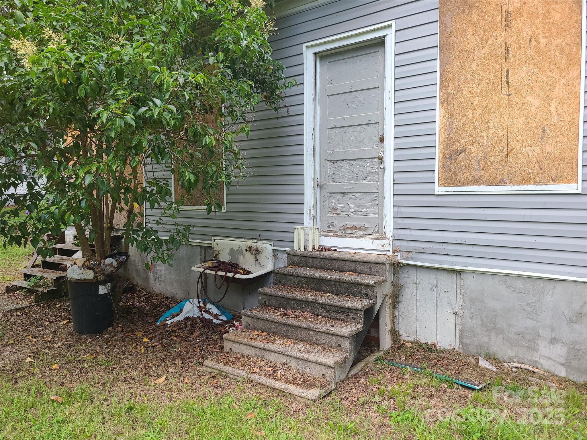 205 W 1st Street Lowell NC 28098