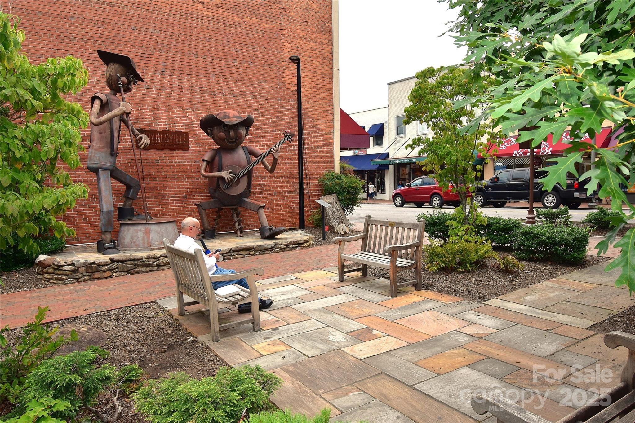 93 N Main Street Waynesville NC 28786